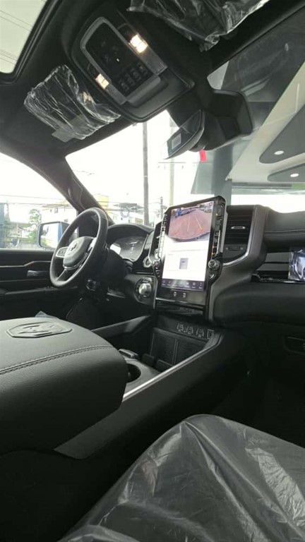 2025 Ram 1500 Laramie Crew Cab — foto 10 / 12