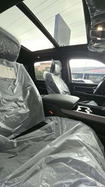2025 Ram 1500 Laramie Crew Cab — foto 11 / 12
