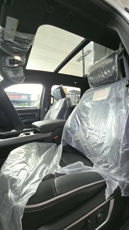 2025 Ram 1500 Laramie Crew Cab — foto 12 / 12