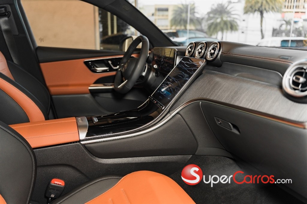 2025 Mercedes-Benz Clase GLC 200 Coupe — foto 10 / 12