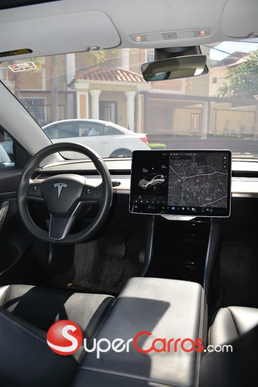 2020 Tesla Model 3 Standard Range Plus — foto 4 / 12