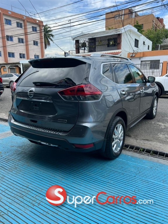 2020 Nissan Rogue S — foto 8 / 11