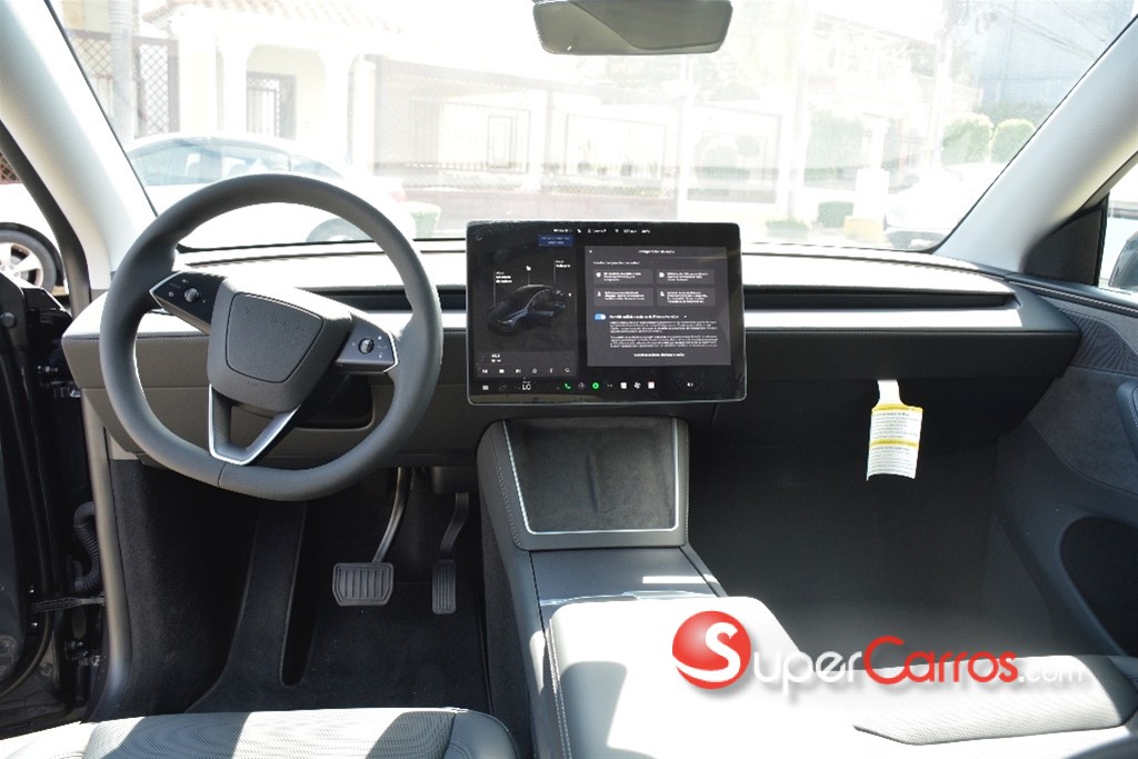 2026 Tesla Model Y Long Range — foto 7 / 12