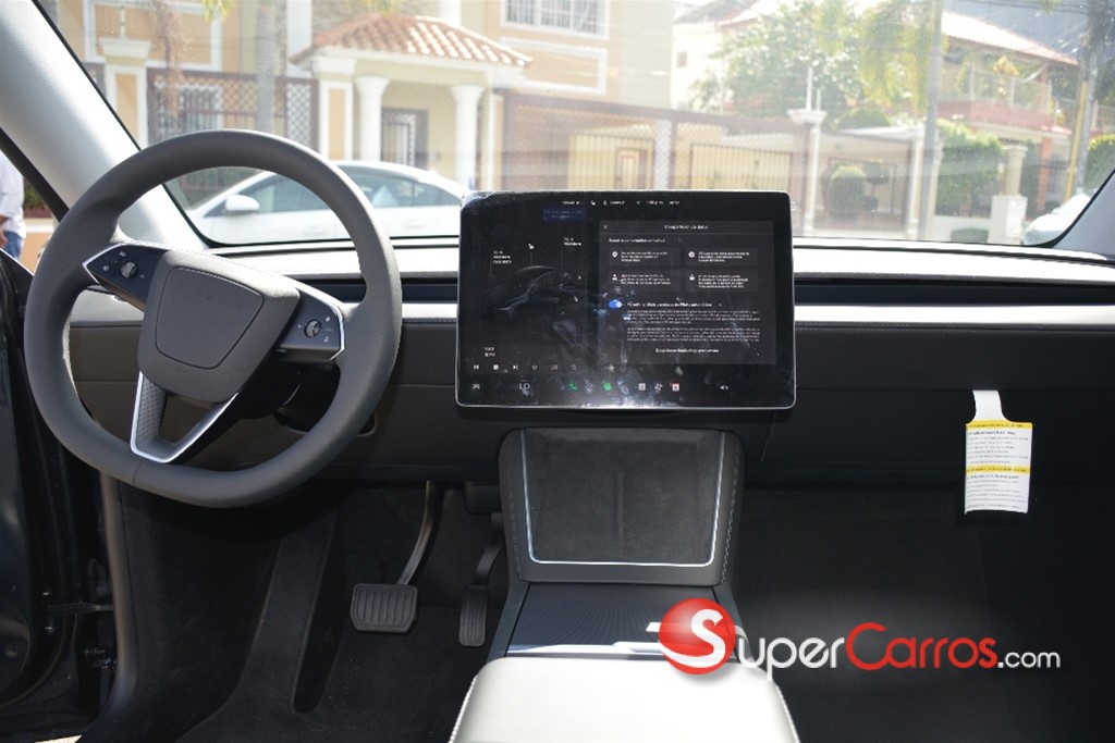 2026 Tesla Model Y Long Range — foto 8 / 12