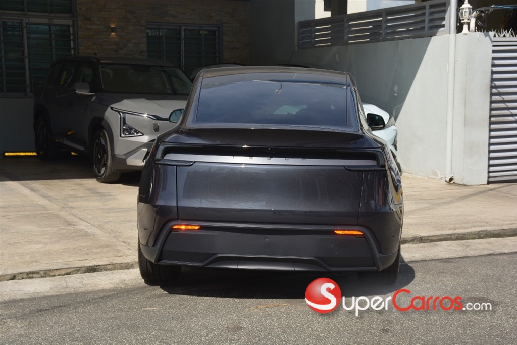 2026 Tesla Model Y Long Range — foto 11 / 12