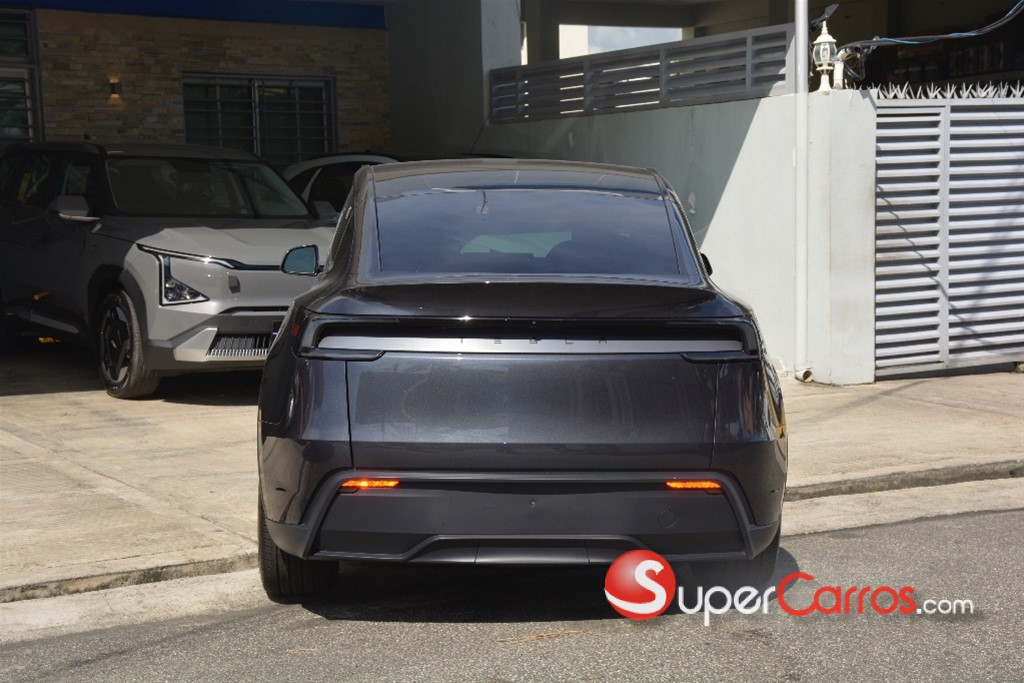 2026 Tesla Model Y Long Range — foto 12 / 12