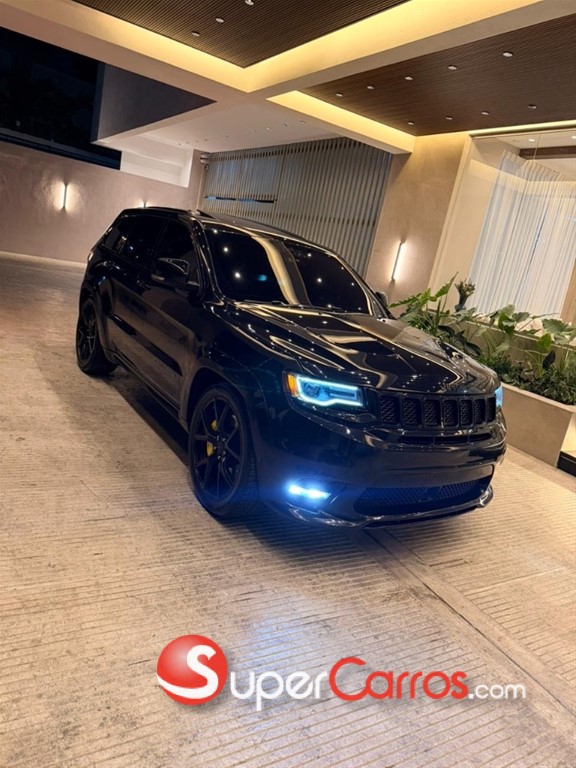2016 Jeep Grand Cherokee SRT8 — foto 3 / 7