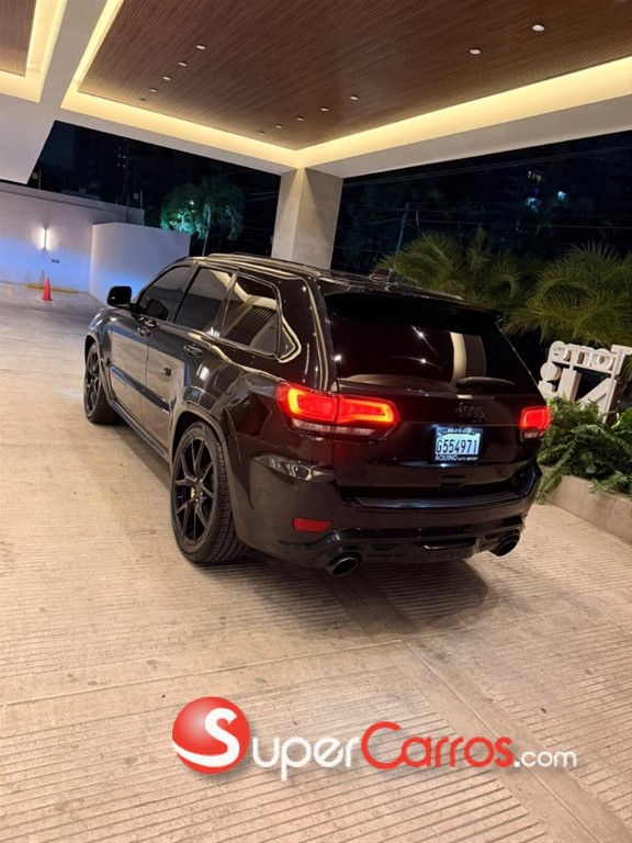 2016 Jeep Grand Cherokee SRT8 — foto 5 / 7