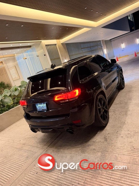 2016 Jeep Grand Cherokee SRT8 — foto 6 / 7
