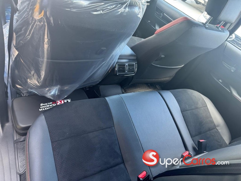 2026 Toyota Hilux GR Sport — foto 2 / 7