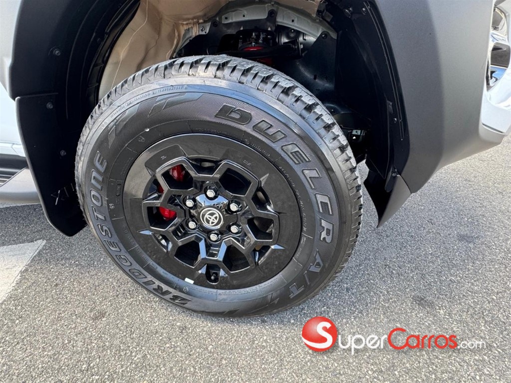 2026 Toyota Hilux GR Sport — foto 3 / 7