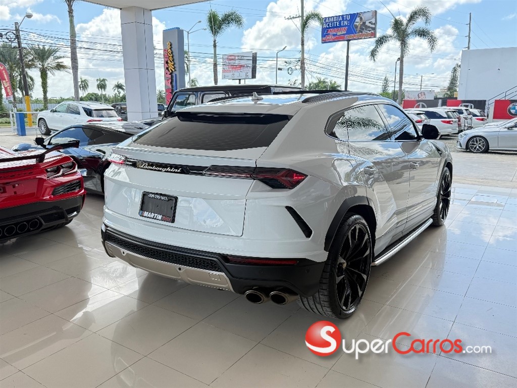 2020 Lamborghini Urus — foto 4 / 12