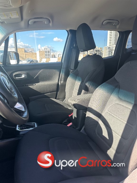 2020 Jeep Renegade Latitude — foto 8 / 10