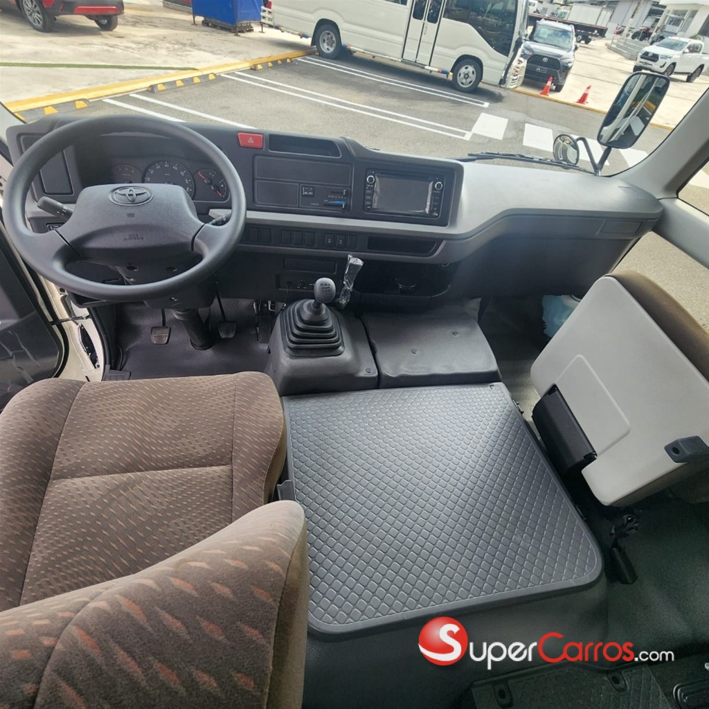 2026 Toyota Coaster — foto 3 / 12