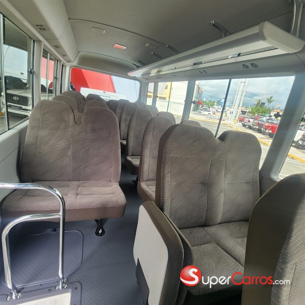 2026 Toyota Coaster — foto 12 / 12