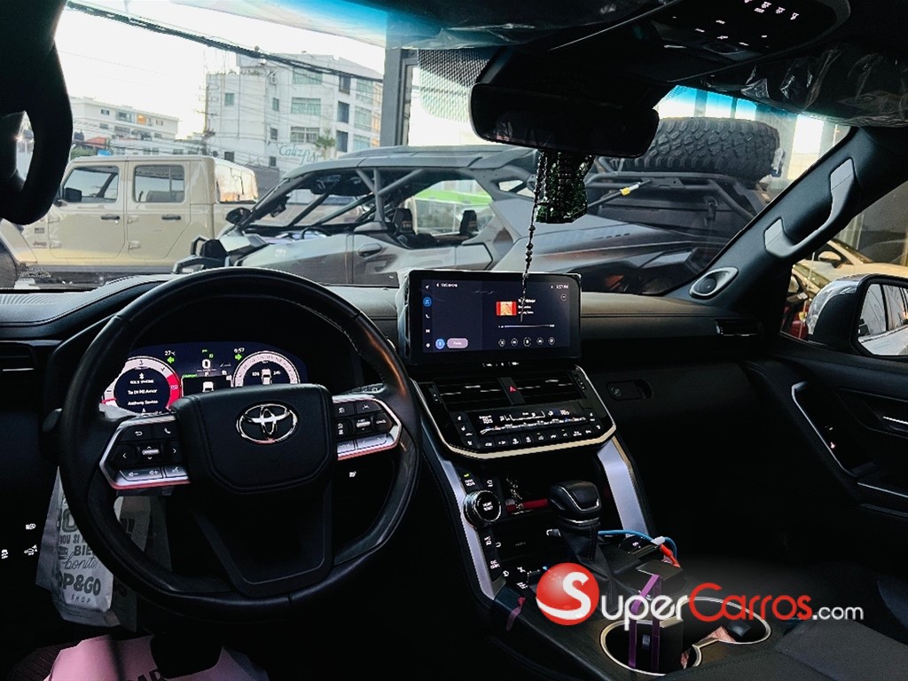2025 Toyota Land Cruiser 300 VX-R — foto 8 / 12