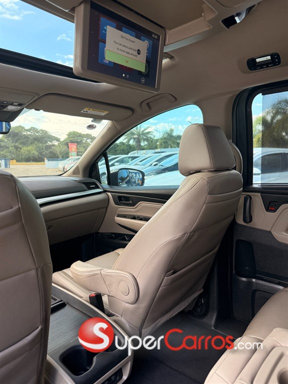 2018 Honda Odyssey Touring — foto 9 / 12