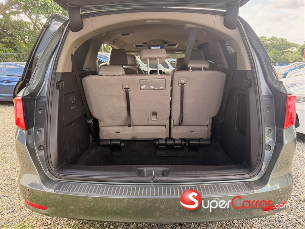 2018 Honda Odyssey Touring — foto 11 / 12