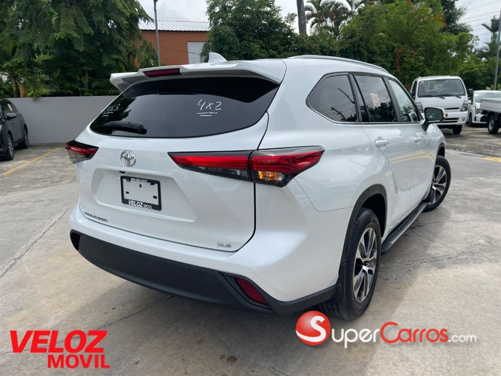 2023 Toyota Highlander XLE — foto 2 / 8