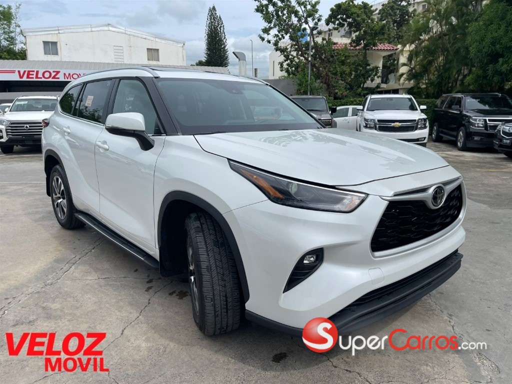 2023 Toyota Highlander XLE — foto 3 / 8