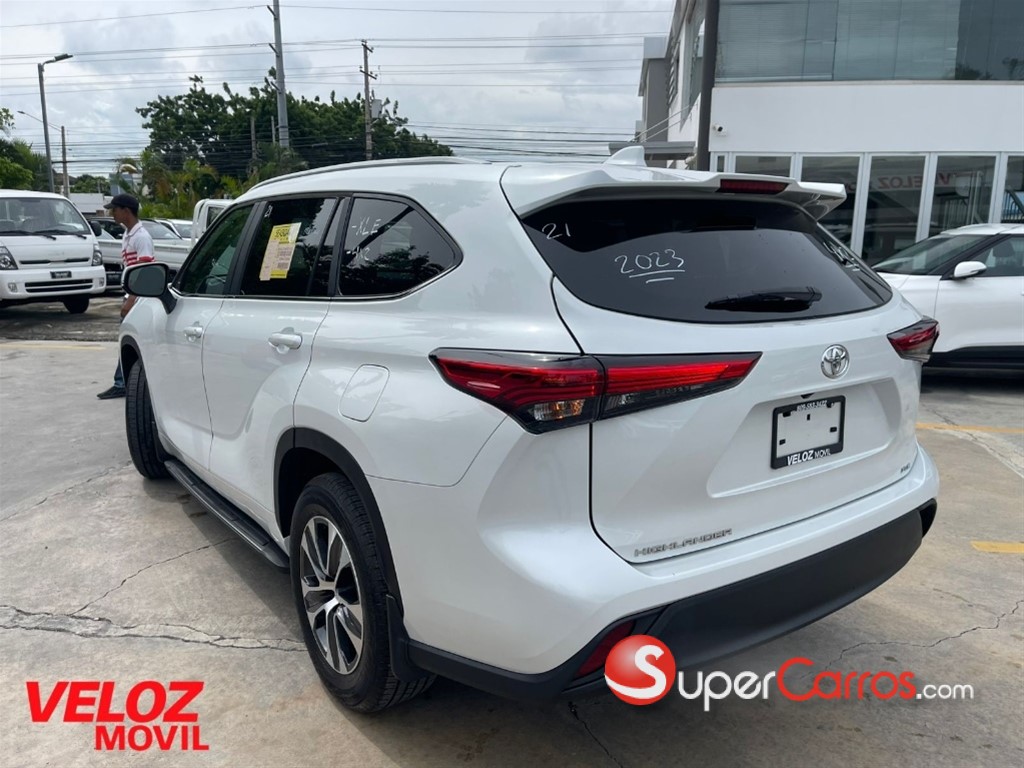 2023 Toyota Highlander XLE — foto 4 / 8
