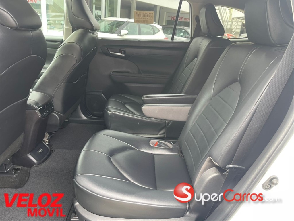 2023 Toyota Highlander XLE — foto 5 / 8