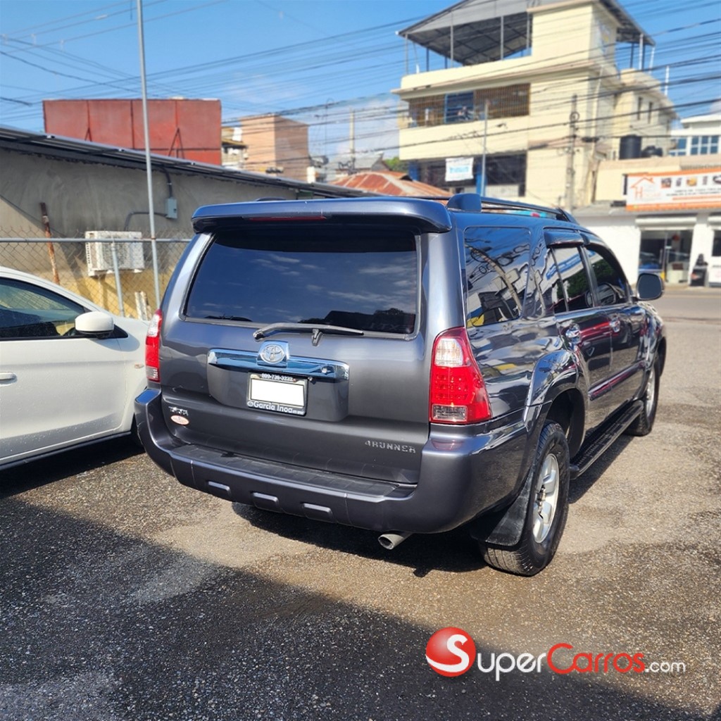 2006 Toyota 4 Runner SR5 — foto 3 / 9
