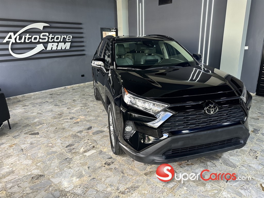 2021 Toyota RAV4 XLE Premium — foto 2 / 12