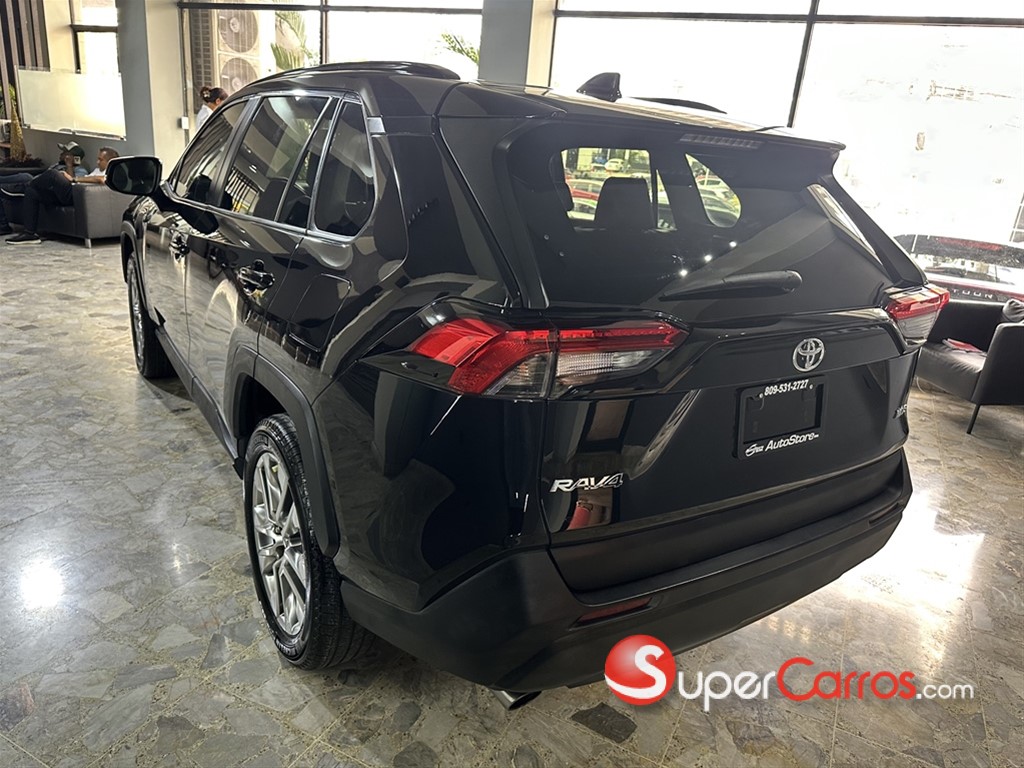 2021 Toyota RAV4 XLE Premium — foto 5 / 12