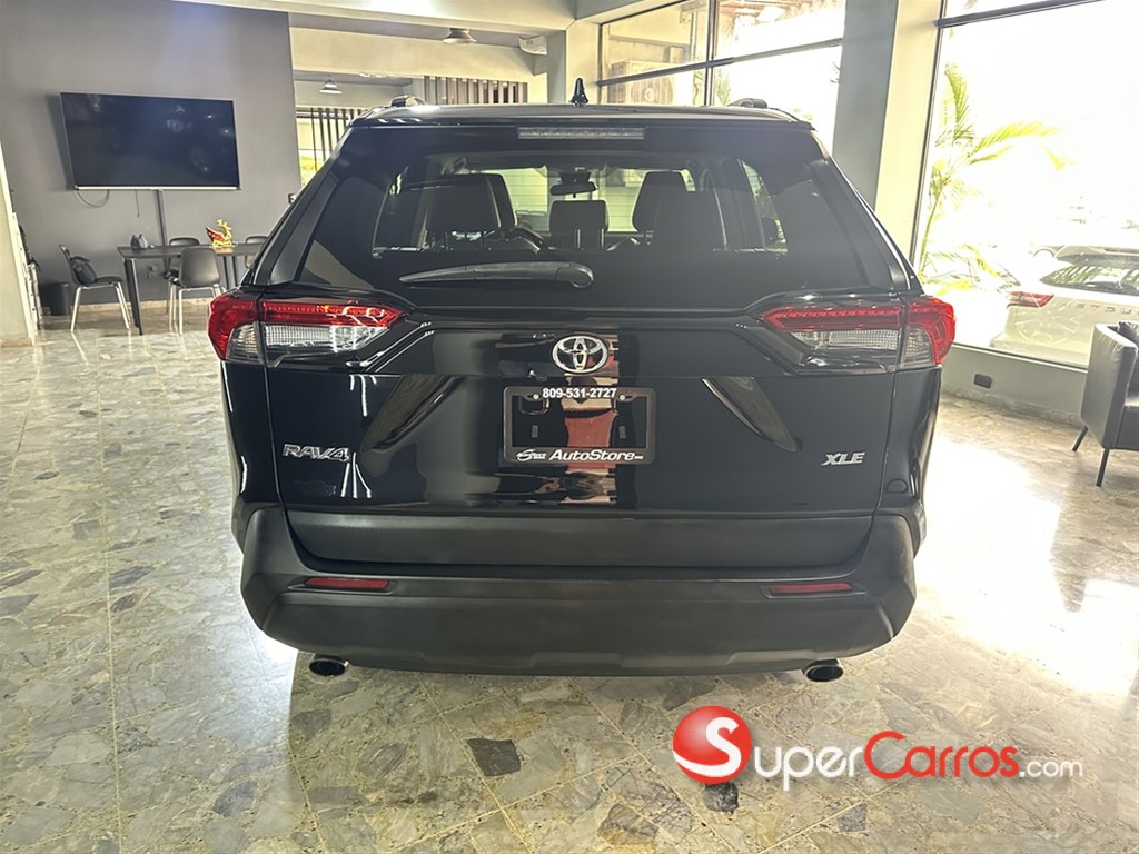 2021 Toyota RAV4 XLE Premium — foto 7 / 12