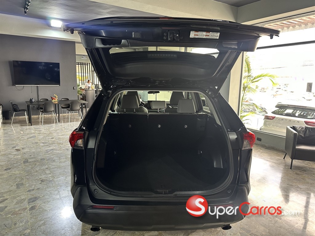2021 Toyota RAV4 XLE Premium — foto 8 / 12