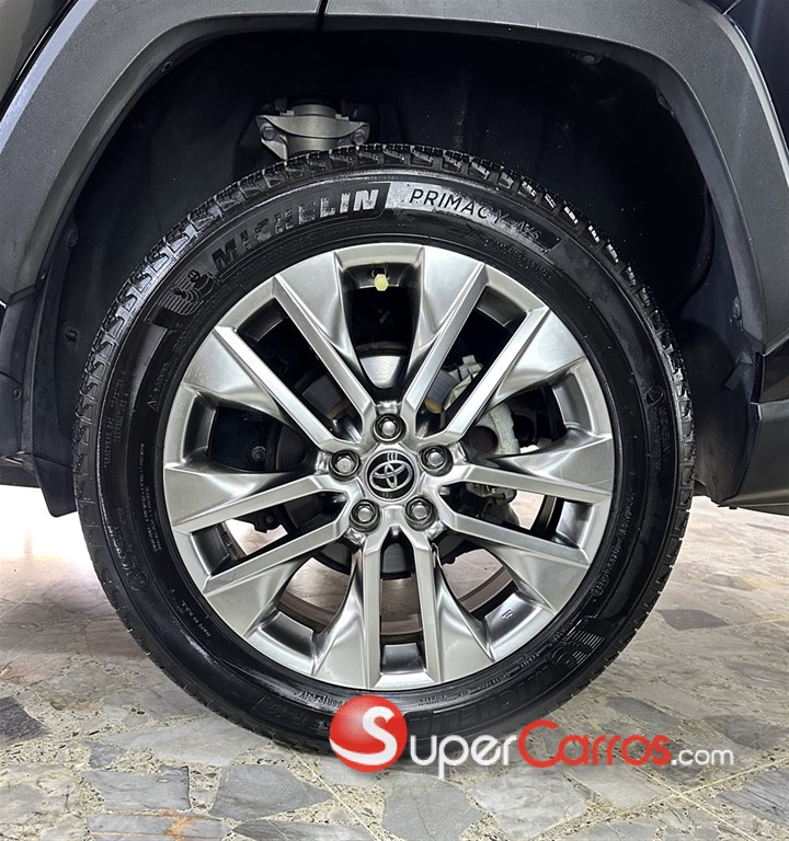 2021 Toyota RAV4 XLE Premium — foto 9 / 12