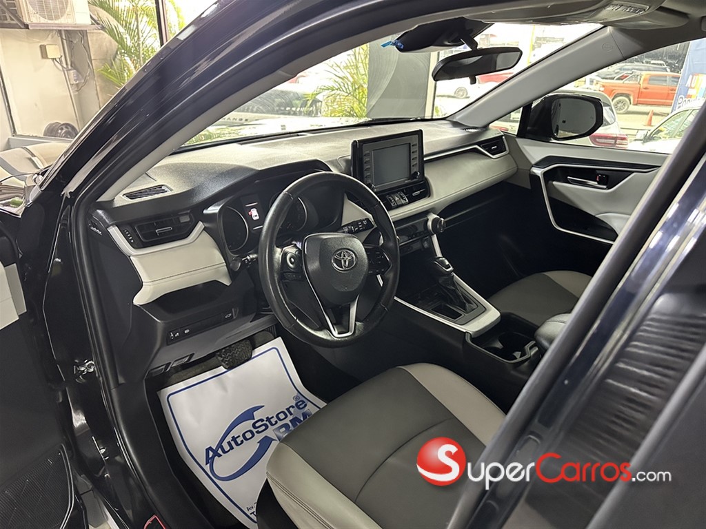 2021 Toyota RAV4 XLE Premium — foto 10 / 12
