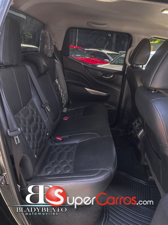 2025 Nissan Frontier LE — foto 2 / 12