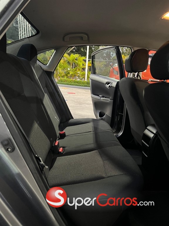 2019 Nissan Sentra SV — foto 10 / 12