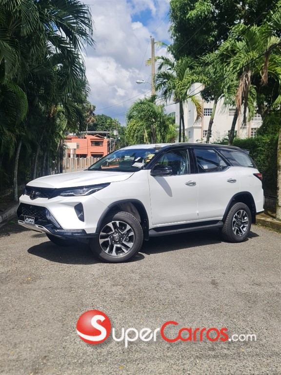 2025 Toyota Fortuner SRV TSS