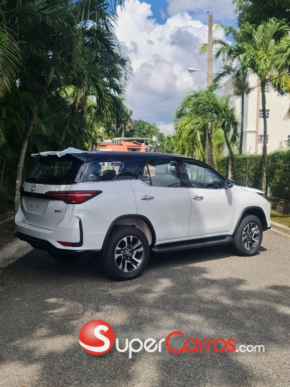2025 Toyota Fortuner SRV TSS — foto 4 / 8