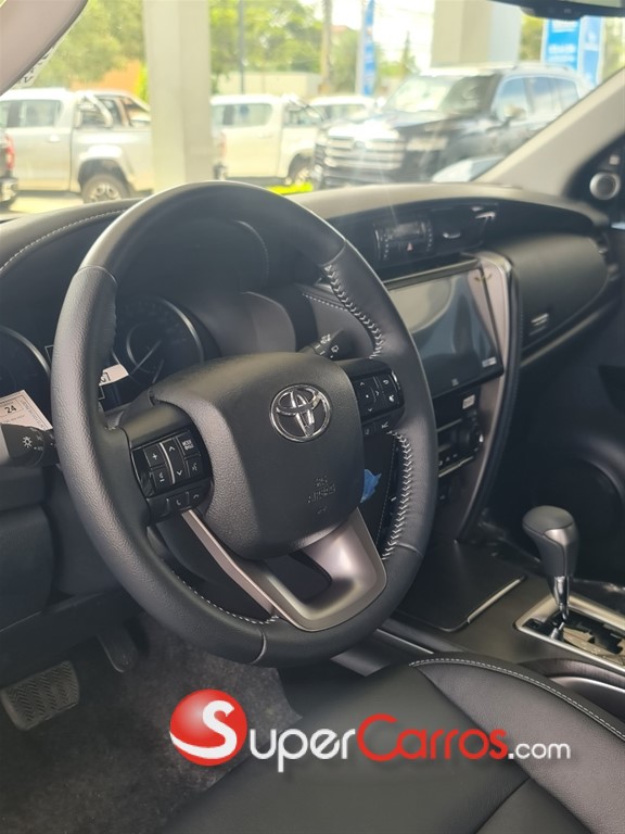 2025 Toyota Fortuner SRV TSS — foto 5 / 8