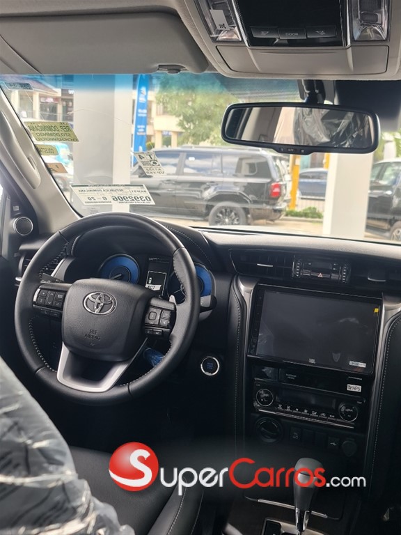 2025 Toyota Fortuner SRV TSS — foto 7 / 8