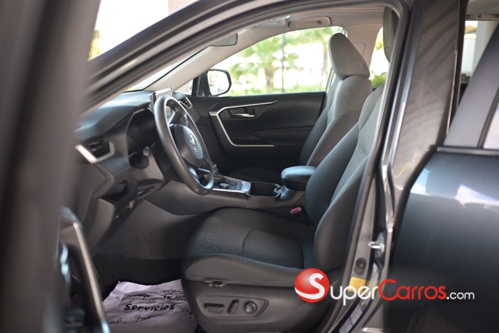 2020 Toyota RAV4 — foto 7 / 11