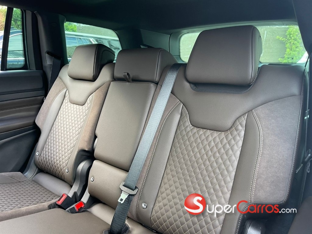 2024 Jeep Commander Overland — foto 6 / 12