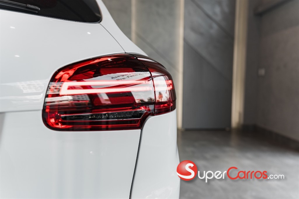 2015 Porsche Cayenne S — foto 6 / 12