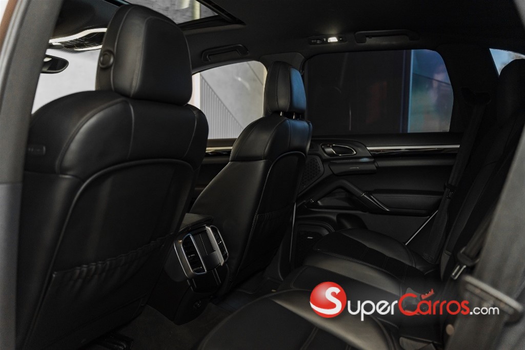 2015 Porsche Cayenne S — foto 8 / 12