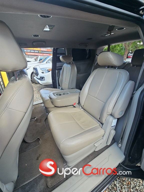 2019 Kia Sedona LX — foto 8 / 10