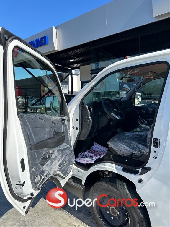 2026 Nissan Urvan Cargo — foto 8 / 12