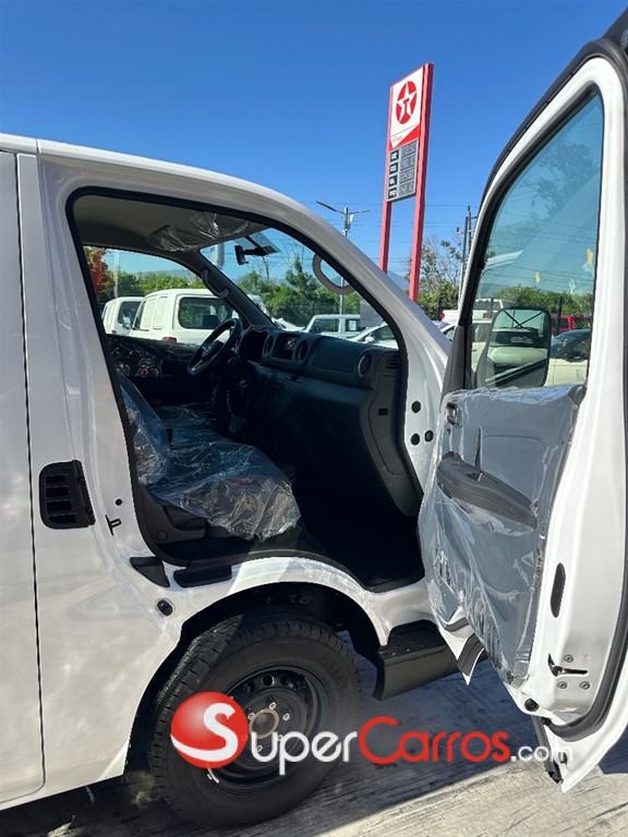 2026 Nissan Urvan Cargo — foto 9 / 12