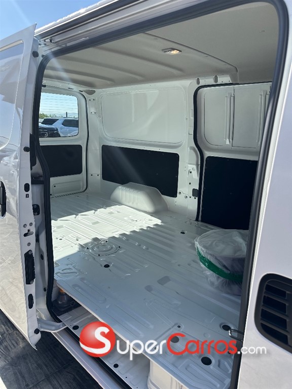 2026 Nissan Urvan Cargo — foto 11 / 12