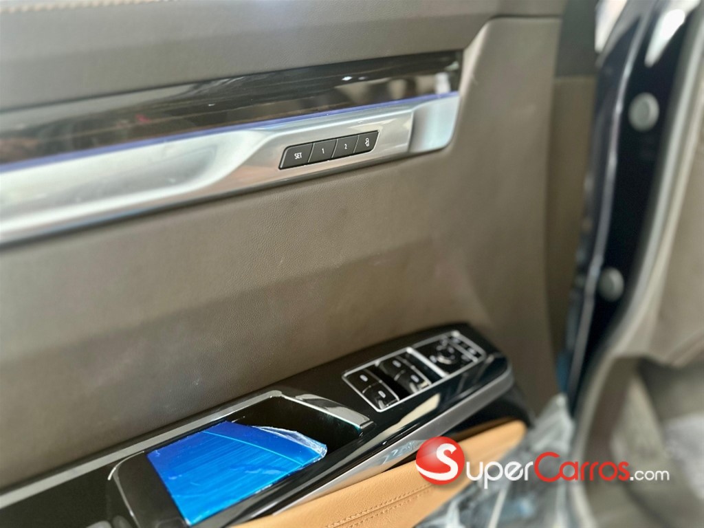 2026 Cadillac Escalade Luxury Short — foto 8 / 12