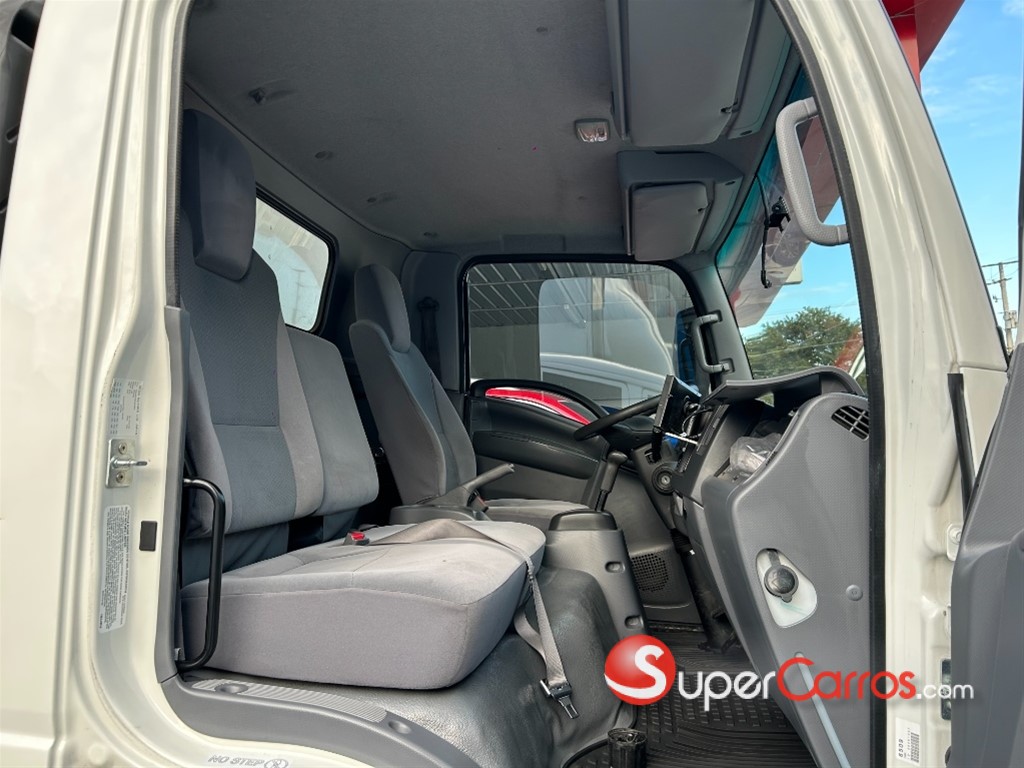 2019 Isuzu NPR 16 pies — foto 9 / 10