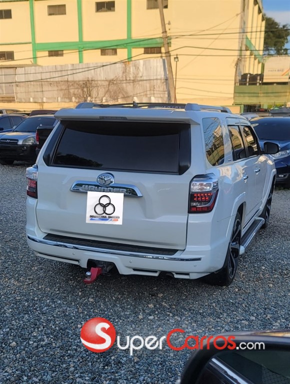 2016 Toyota 4 Runner — foto 9 / 10